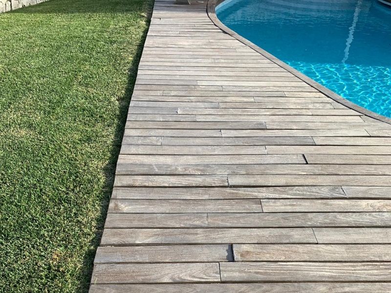 Suelo de madera alrededor de piscina - Tarimas Toledo